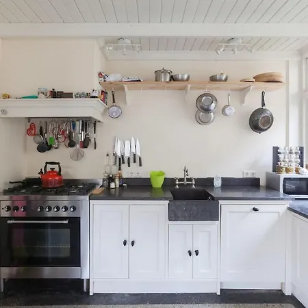 Vrijstaande Woning Tegenover Museum