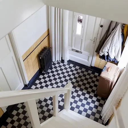 Vrijstaande Woning Tegenover Museum