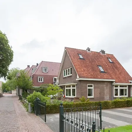 Vrijstaande Woning Tegenover Museum *